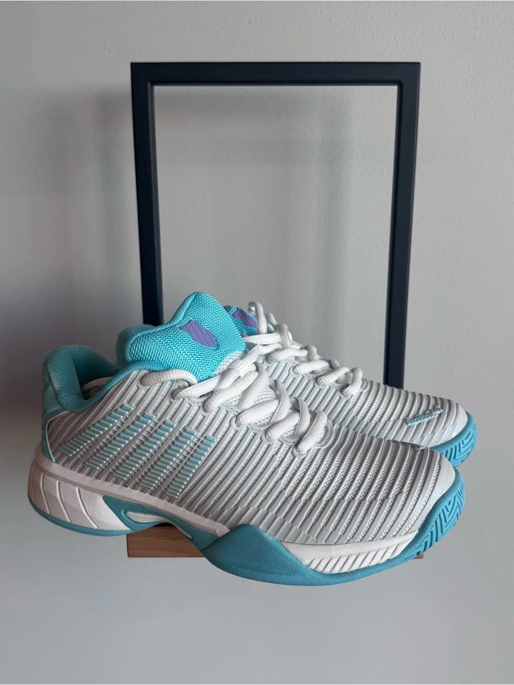 K-Swiss Tennis Shoes in White & Light Blue size 4